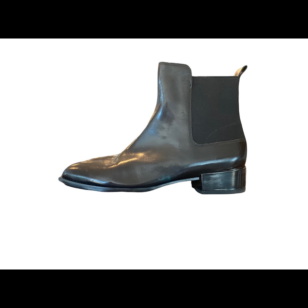 Vince Black Leather Boot. Sunning. Gorgeous. Yarmon. Size 12. New in Box.
